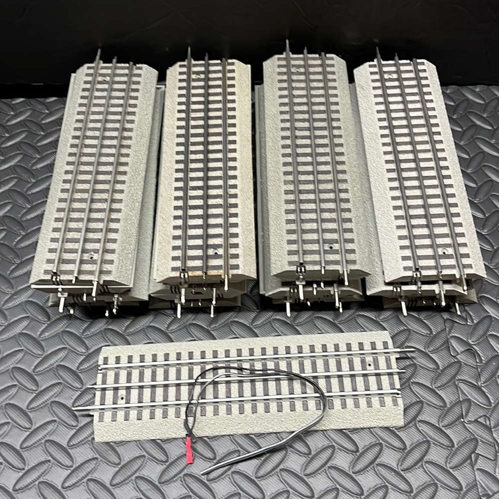 10 Pieces Lionel Fastrack 10” Straight Train Track